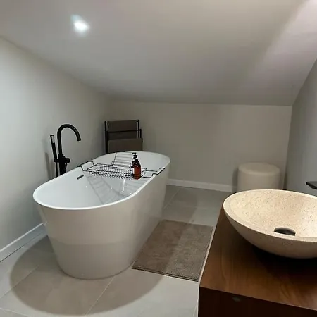 Apartment 3 *